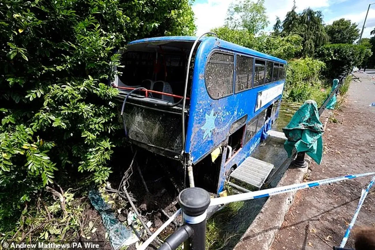 Bus with students plunges into river in Great Britain: dozens injured, two in serious condition