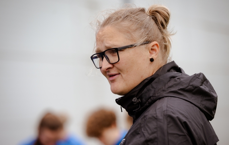Eesti naiste koondise peatreener Aleksandra Ševoldajeva. Foto: Liisi Troska / jalgpall.ee