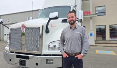 Natural gas-powered transport truck rivals diesel, but with near-zero emissions, N.B. dealer says