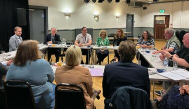 Minister visits Blackwood to discuss employment and welfare
