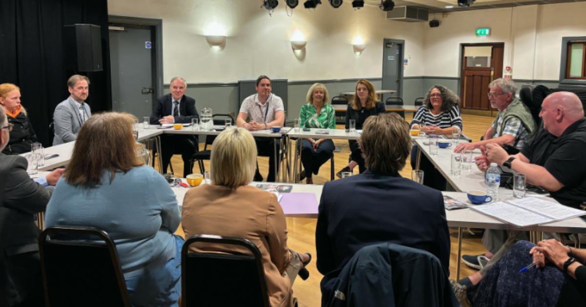 Minister visits Blackwood to discuss employment and welfare