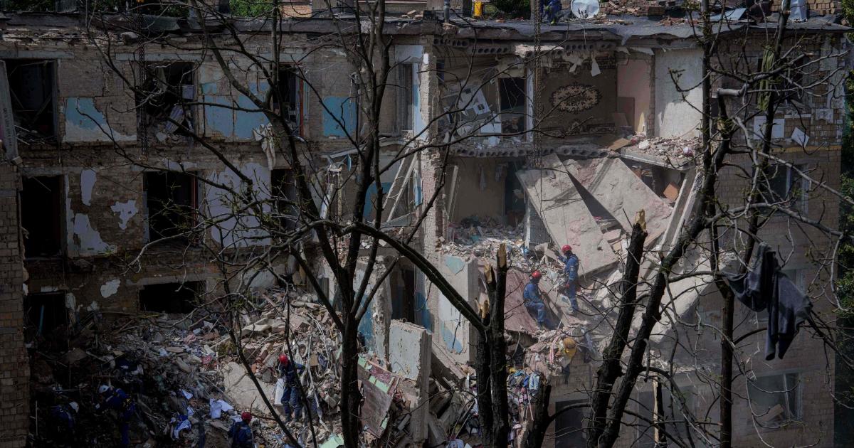 Russian attacks kill 24 civilians in Ukraine as Zelensky seeks more western help