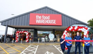 Iceland Food Warehouse store opens its doors in Deeside