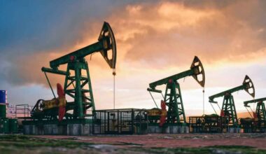 Crude Oil Futures Gain On Spot Demand