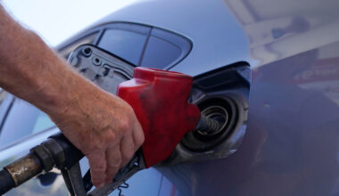 AAA reports drop in crude oil prices, stemming from prices at the pump decreasing