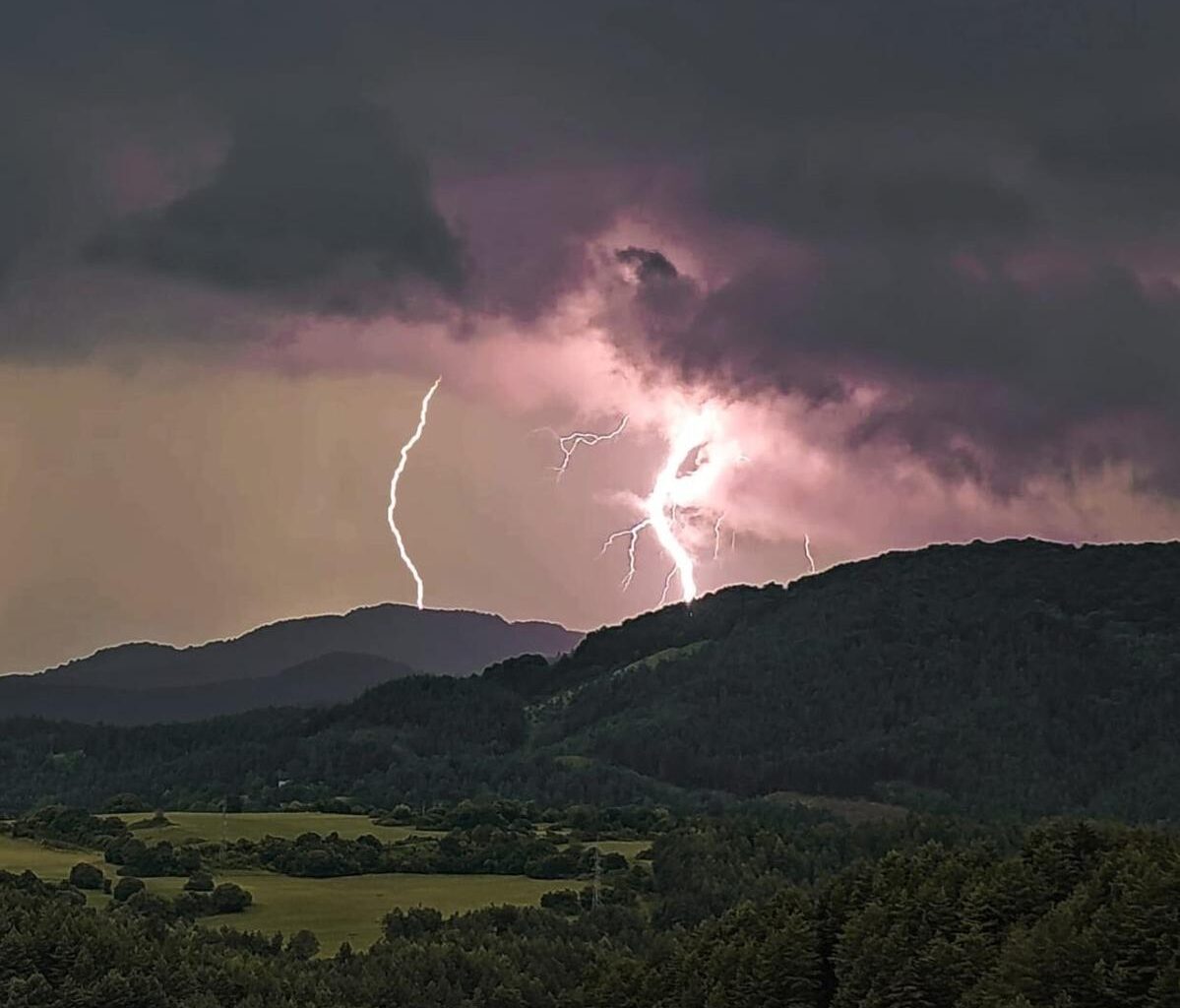 Benji and Andrea travel hundreds of kilometres while chasing storms.