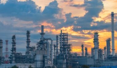 Tight Fuel Markets Boost Profits for Oil Refiners