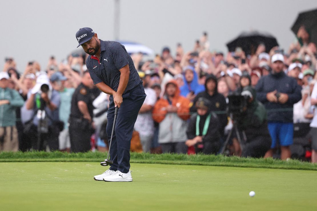 JJ Spaun putts on the 18th green to win during the final round of the U.S. Open.