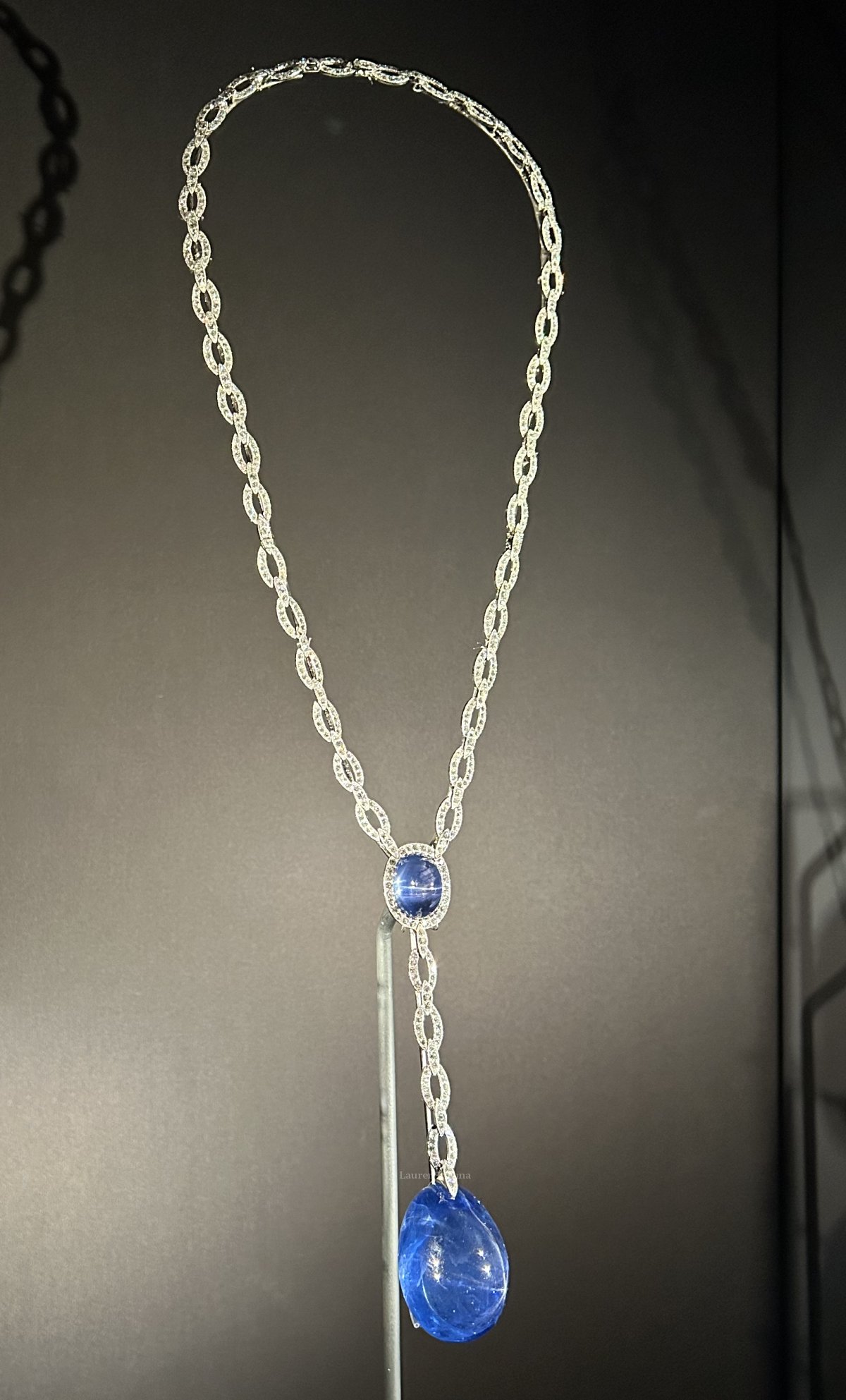 Sapphire and diamond necklace from the collection of Grand Duchess Victoria Feodorovna of Russia, on display in the Cartier exhibition at the Victoria & Albert Museum in London, April 2025 (Photo © Lauren Kiehna)