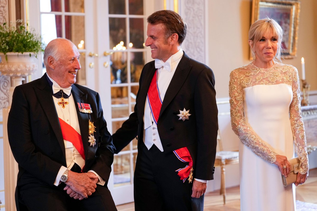 The King and Queen of Norway host a gala dinner for the visiting President of France at the Royal Palace in Oslo on June 23, 2025 (Javad Parsa/NTB/Alamy)