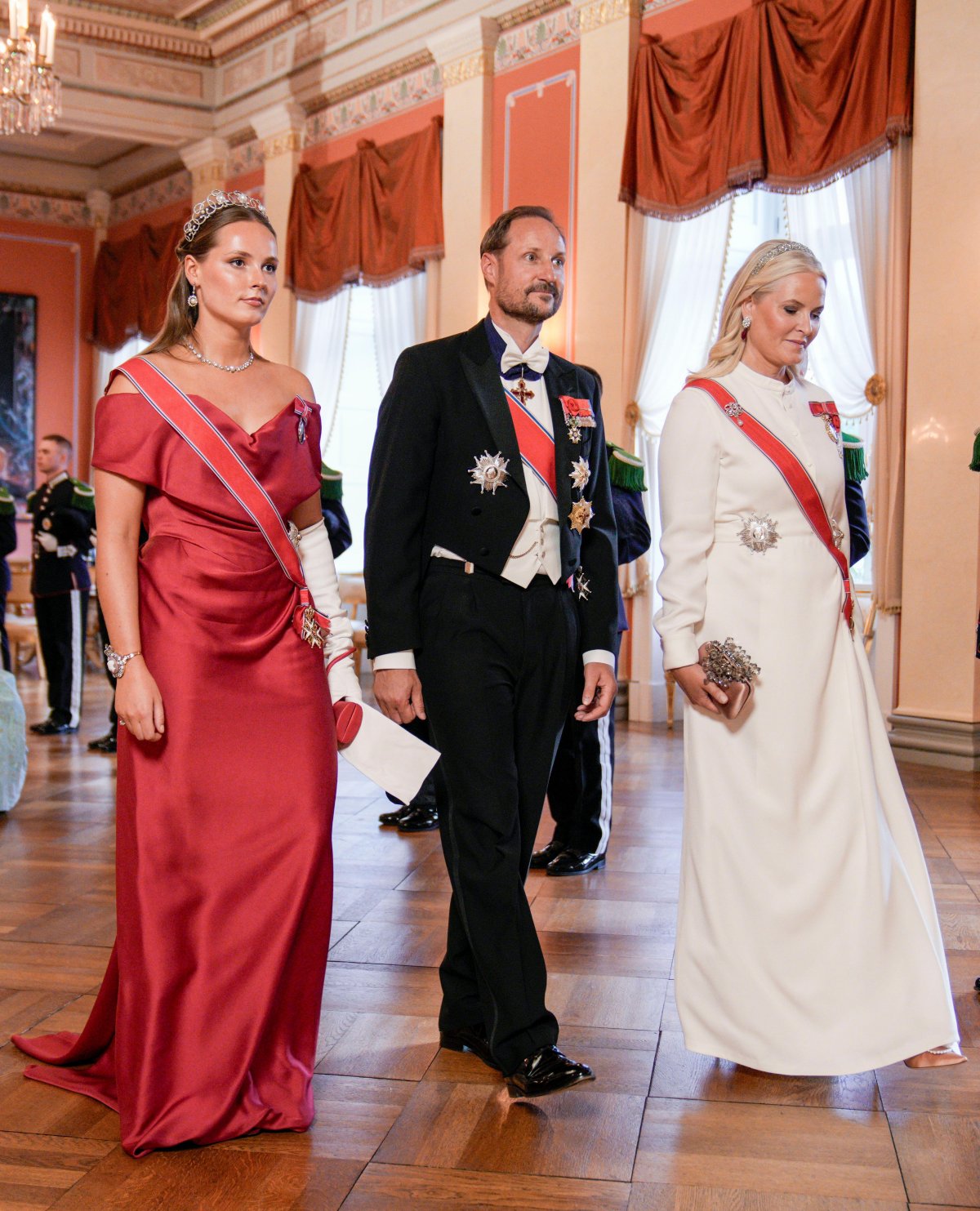 The King and Queen of Norway host a gala dinner for the visiting President of France at the Royal Palace in Oslo on June 23, 2025 (Stian Lysberg Solum/NTB/Alamy)