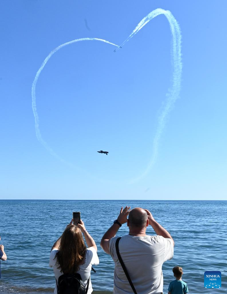 Italian aerobatic squad Frecce Tricolori perform during air show in Rome-Xinhua