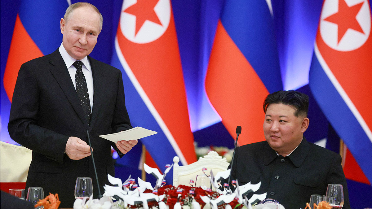 <p>El presidente de Rusia, Vladimir Putin, y el líder de Corea del Norte, Kim Jong Un, asisten a una recepción de estado en Pyongyang, Corea del Norte, el 19 de junio de 2024 - SPUTNIK/VLADIMIR SMIRNOV via  REUTERS</p>
