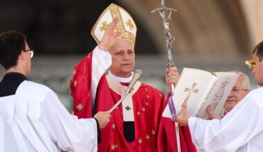 Pope on Pentecost: God’s love breaks down walls, opens borders, dispels hatred