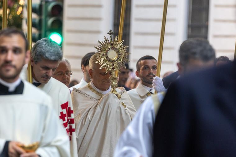 Pope Leo XIV led a Eucharistic procession along Via Merulana, accompanying the Blessed Sacrament in a monstrance all the way to the Basilica of St. Mary Major on June 22, 2025.