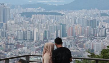 Apartment complexes in downtown Seoul seen from Mount Namsan Yonhap