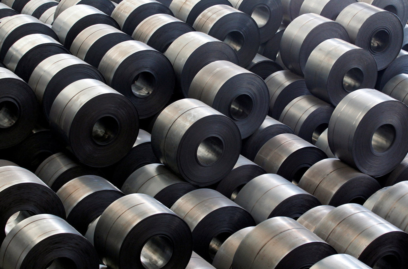 EU threatens countermeasures over Trump's steel tariffs hike