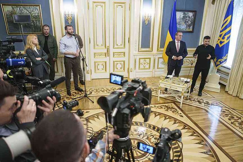 Ukrainian President Volodymyr Zelenskyy, right, and German Defence Minister Boris Pistorius attend a news conference during their meeting in Kyiv, Ukraine, on Thursday, June 12, 2025. (AP Photo/Evgeniy Maloletka)