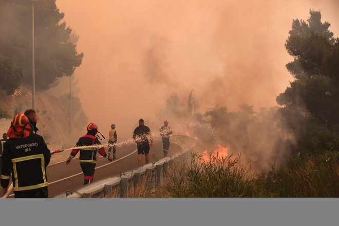 Požar v Pisku. FOTO: Ivo Cagalj/pixsell