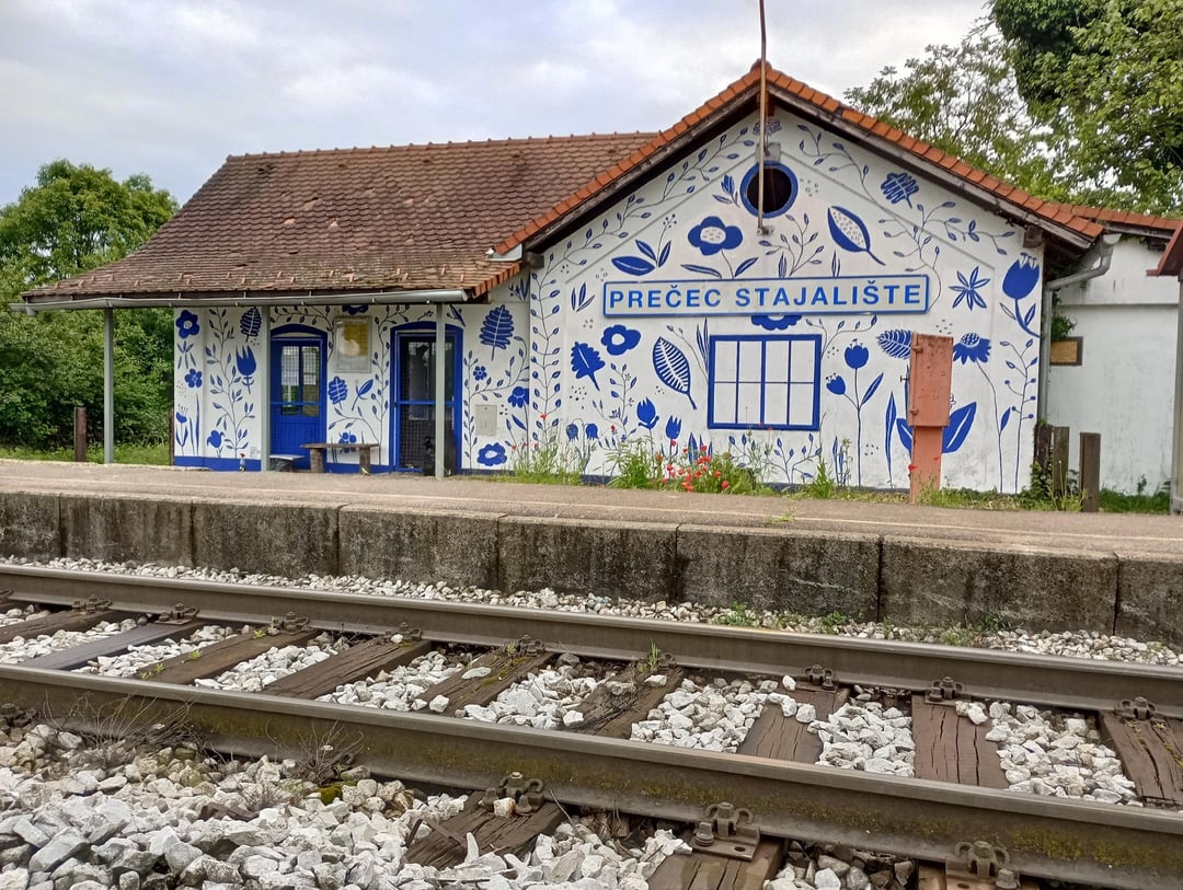 Street art željezničke stanice Prečec koju je osmislila i oslikala Andreja Hotko Pavić