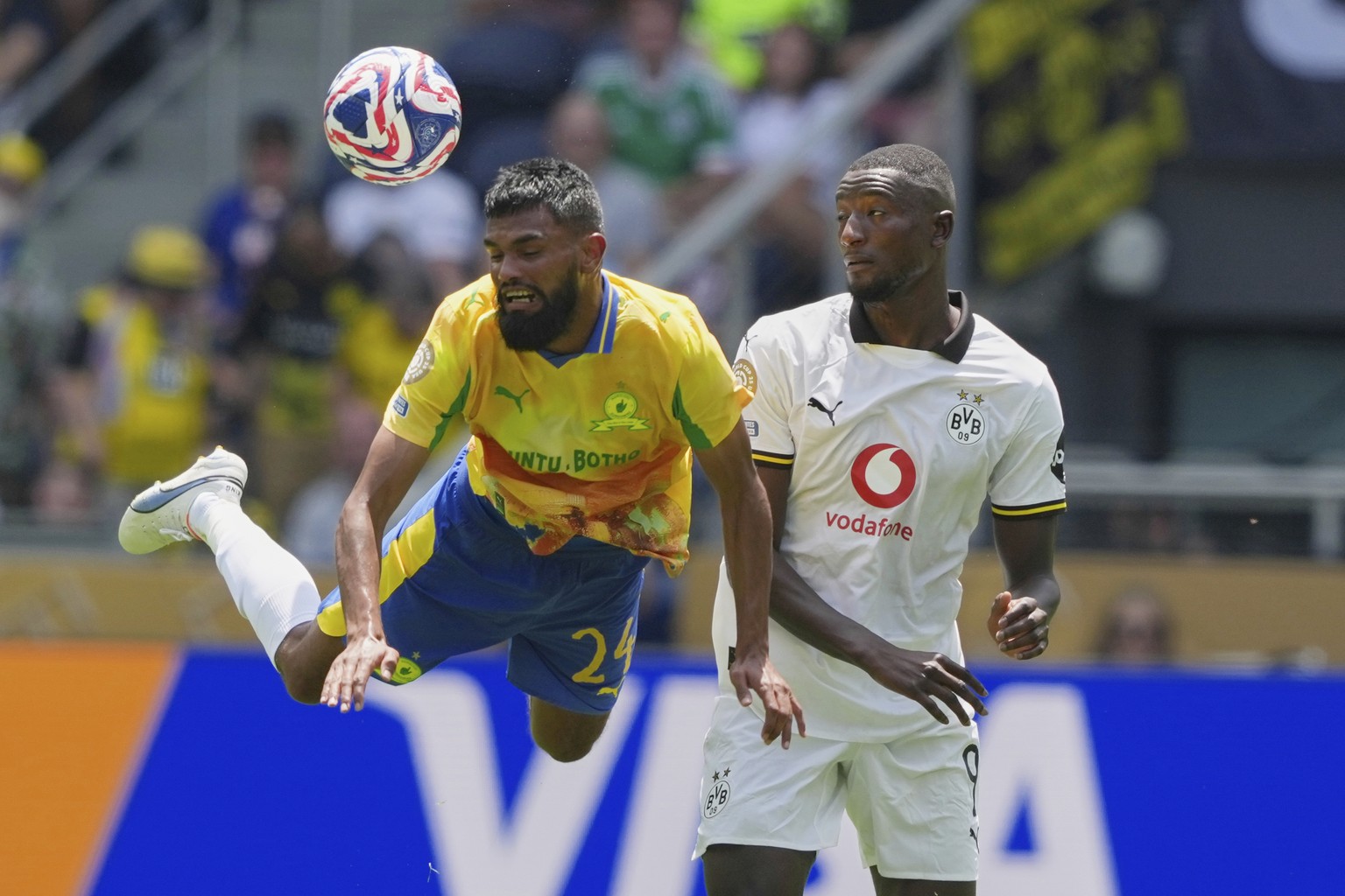 Mamelodi Sundowns' Keanu Cupido, left, and Borussia Dortmund's Serhou Guirassy (9) battle for the ball during the Club World Cup Group F soccer match between Mamelodi Sundowns and Borussia D ...
