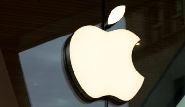Apple sued by shareholders who allege it overstated AI progress