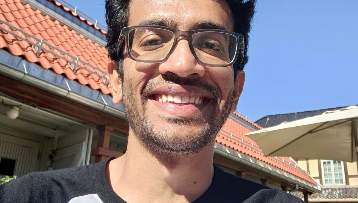 Khayal Devaka betalte for å studere i Norge i fjor