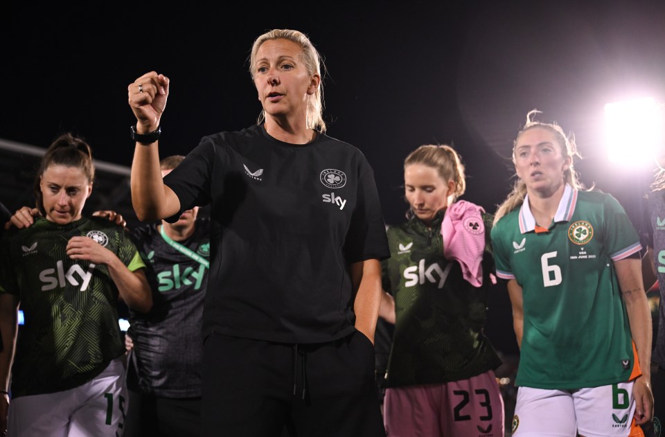 26 June 2025; Republic of Ireland head coach Carla Ward talks to her players and staff after the women's international friendly match between the USA and Republic of Ireland at Dicks Sporting Goods Park in Commerce City, Colorado, USA. Photo by Stephen McCarthy/Sportsfile