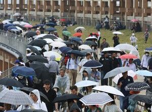 Rainy Season Begins in Japan's Chugoku, Kinki, Tokai
