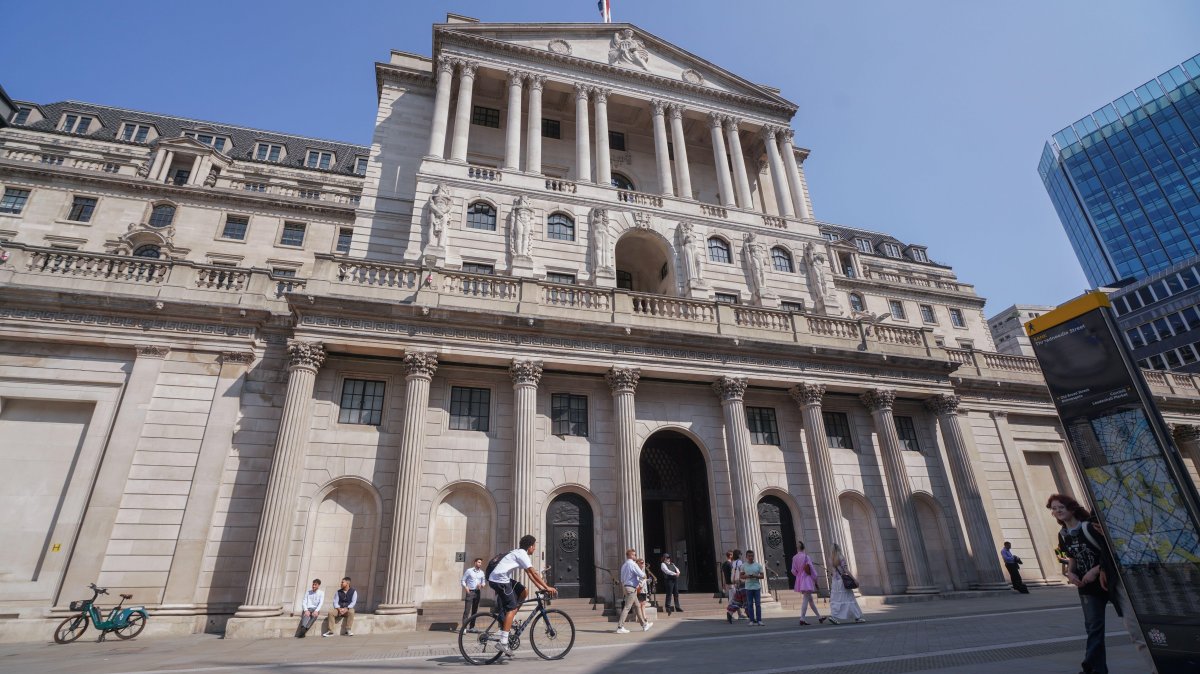Bank of England holds steady as divisions emerge over rates