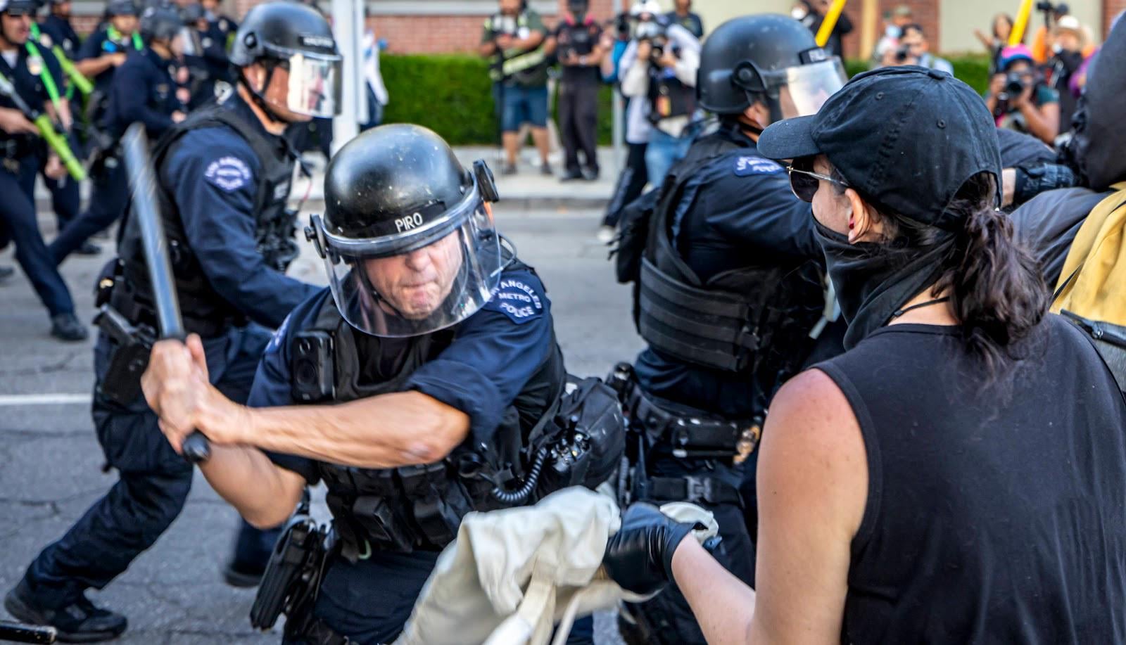 Brutalo-Diktator Putin lässt Proteste gewaltsam niederschla… halt nein! Entwarnung! Ist nur unser guter Freund, die USA