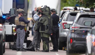FBI-agenter gjør seg klare for undersøkelser i etterkant av angrepet.