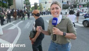 Austrālijas žurnālists, kuru skāra “gumijas lode”, vienlaikus ziņojot no LA
