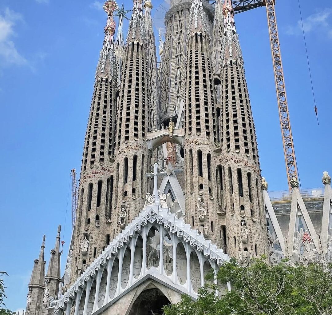 Here’s a small photo dump of my first time in Barcelona, and it was even more beautiful than I imagined 🥹