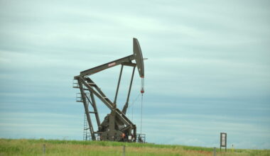 April oil production in ND declines while natural gas up | News, Sports, Jobs