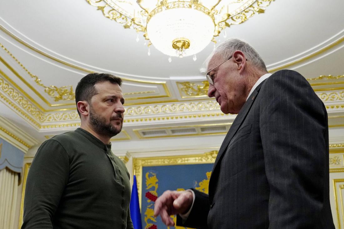 Der US-Gesandte für die Ukraine, Keith Kellogg, bei einem Treffen mit Wolodymyr Selenskyj im Februar 2025. Kellogg bekräftigte jetzt Nato-Forderungen von Russland.