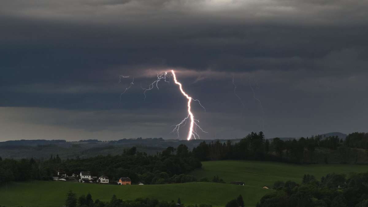 Hier drohen nun heftige Gewitter, Starkregen und Hagel