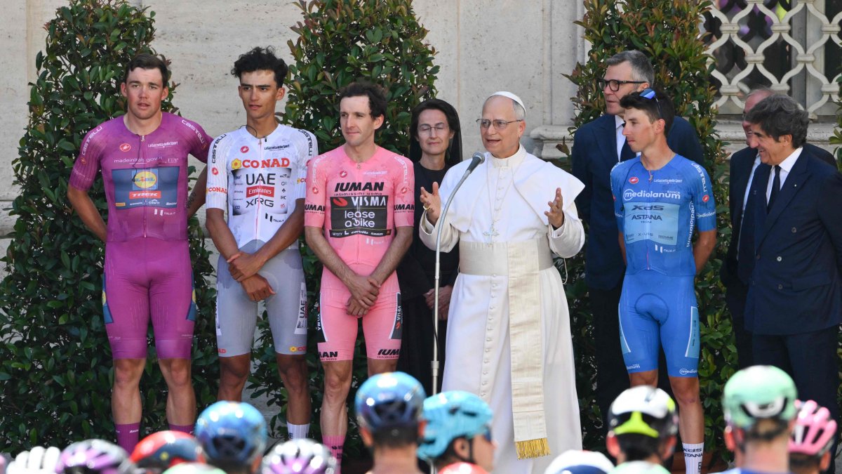 Pope Leo blesses cyclists as Giro d’Italia hits Vatican Gardens