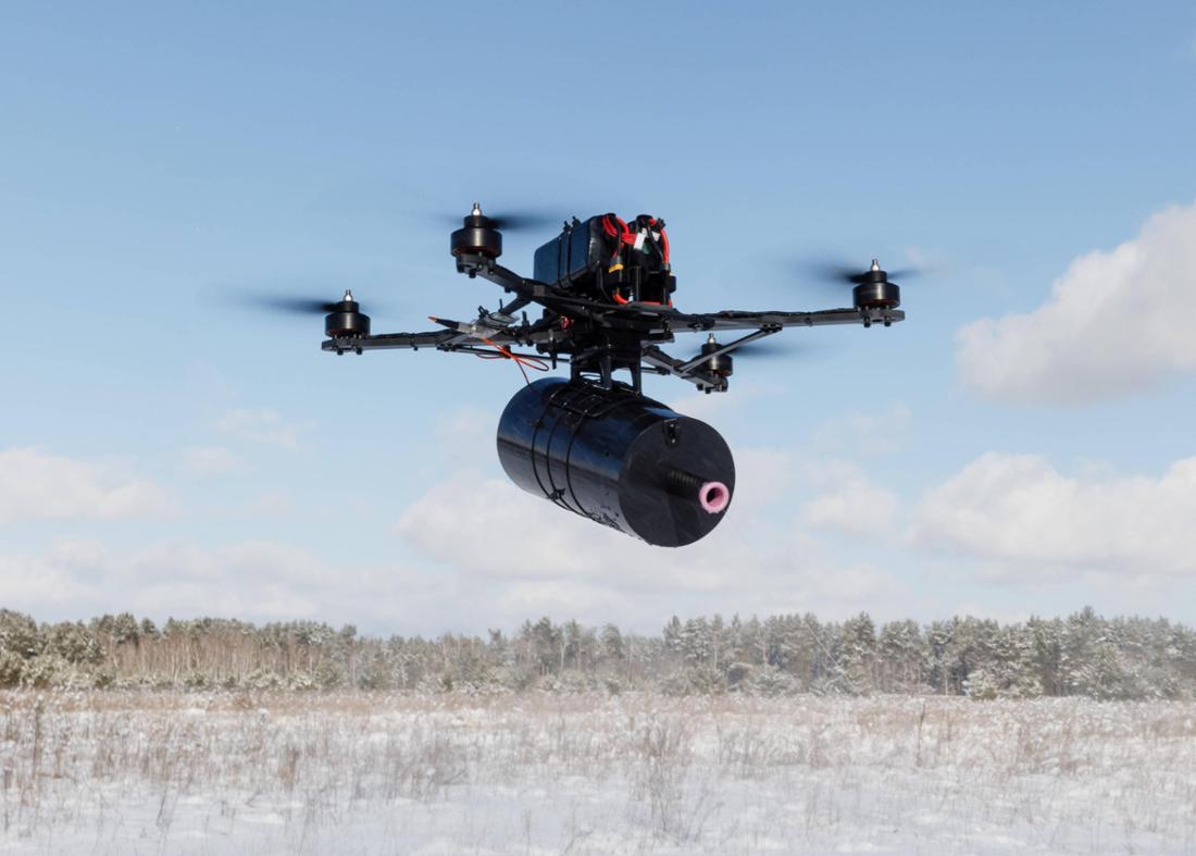 Eine ukrainische Glasfaserdrohne während eines Testflugs.