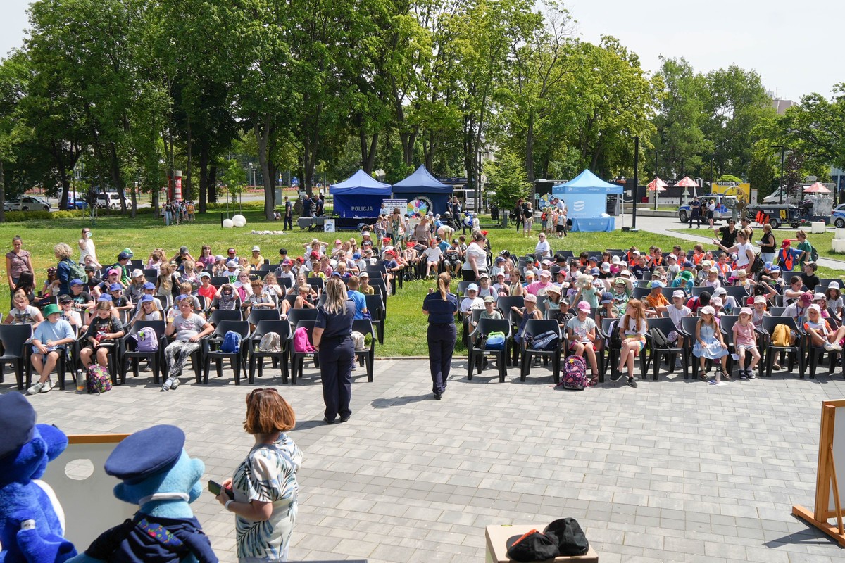 Inauguracja „Bezpiecznych Wakacji 2025” w Nowohuckim Centrum Kultury w Krakowie - Aktualności