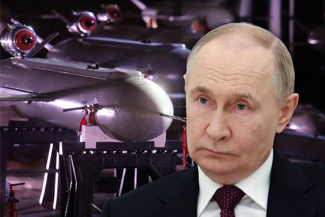 Wladimir Putin vor mehreren Drohnen im Ukraine-Krieg.