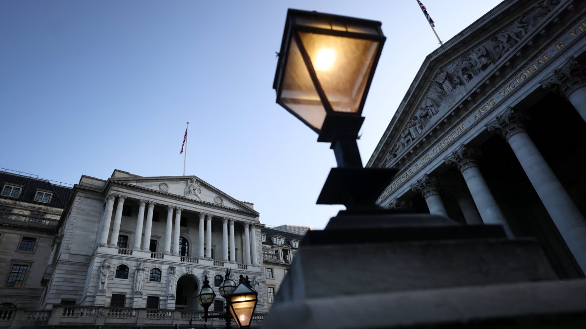BoE stays put on rates amid rising Mideast risks, elevated inflation