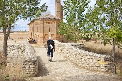 Der Camino Francés ist der berühmteste Jakobsweg, der nach Santiago de Compostela führt.
