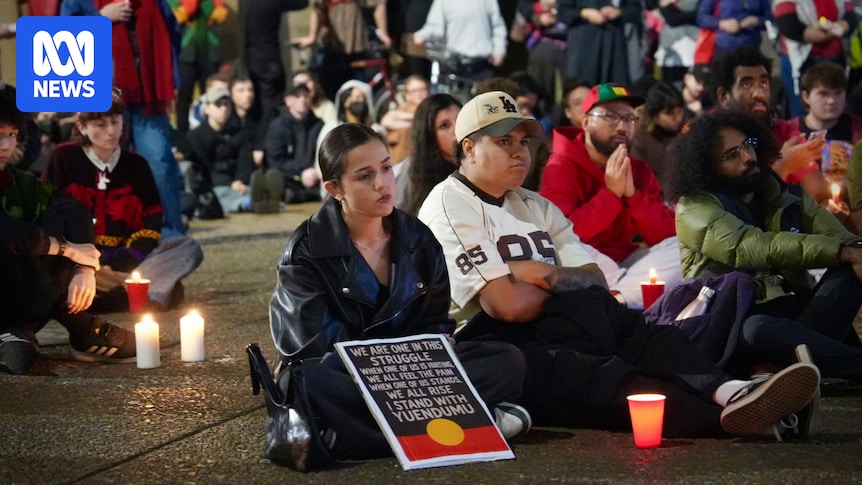 Crowds attend Sydney vigil for young Warlpiri man Kumanjayi White's death in custody