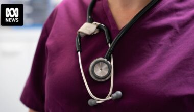 Specialists charging excessive fees should be stripped of federal funding, according to new report