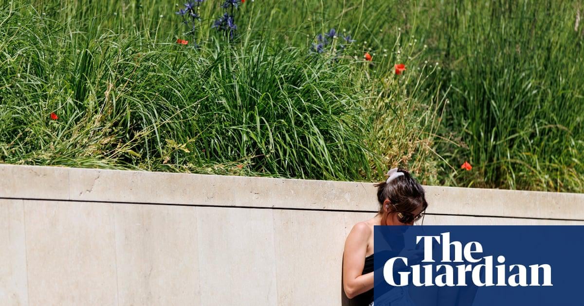 UK records warmest day of 2025 so far as temperatures hit 29.4C