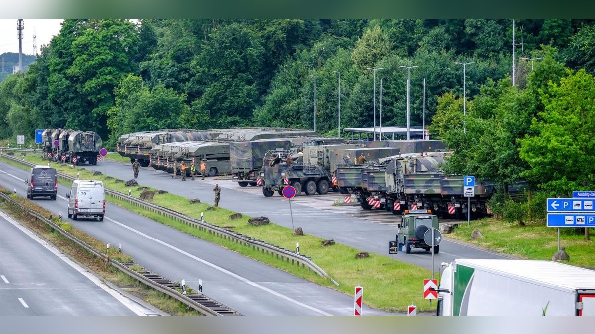 Bereitstellungsraum; Autobahnrastplatz; Brückenpionierbataillon 130; Nato; Manöver Grand Crossings 25“, 