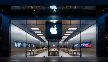 iPhone 17 May Disappoint—But Apple’s (AAPL) Foldable Future Has Wall Street Watching