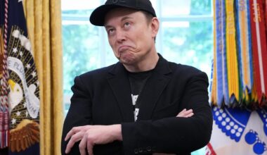 Tesla stock falls 15% in a week as big investors look to bail