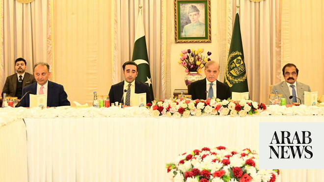 PM hosts Pakistani delegates for successfully presenting Islamabad’s case on India crisis